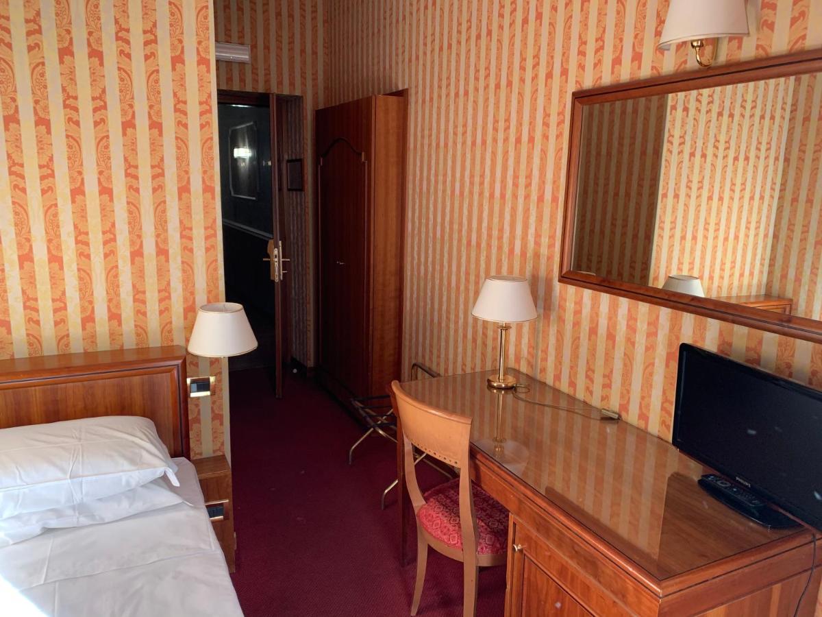 Hi15 Hotel